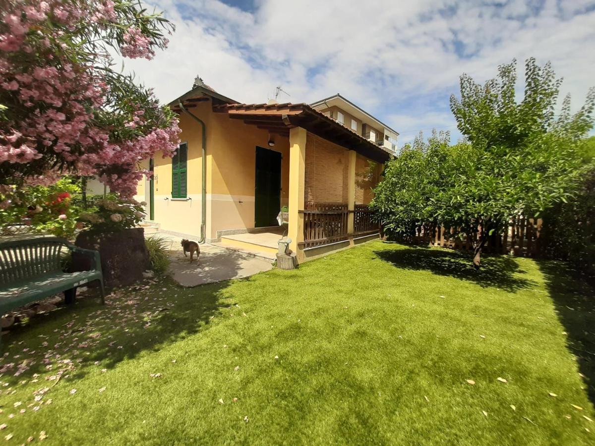 Villa La Casetta Con Giardino A 30 M Dal Mare San Bartolomeo Al Mare Exteriör bild
